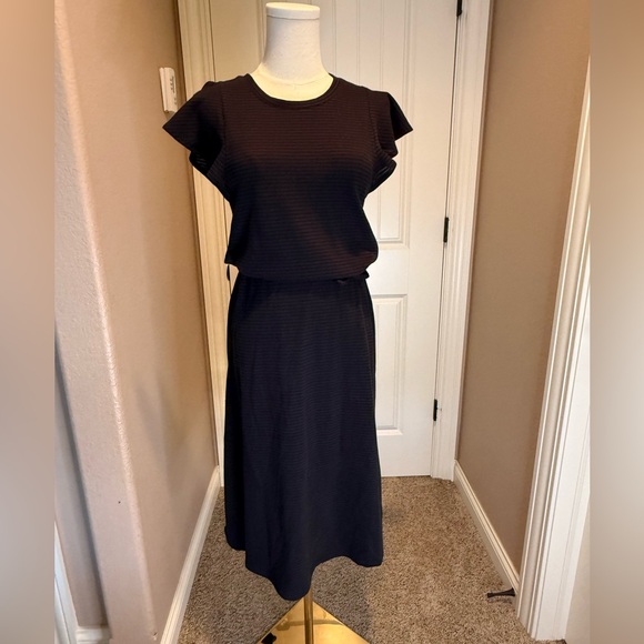 GAP Dresses & Skirts - GAP Flutter Sleeve Midi Dress in a black stripe